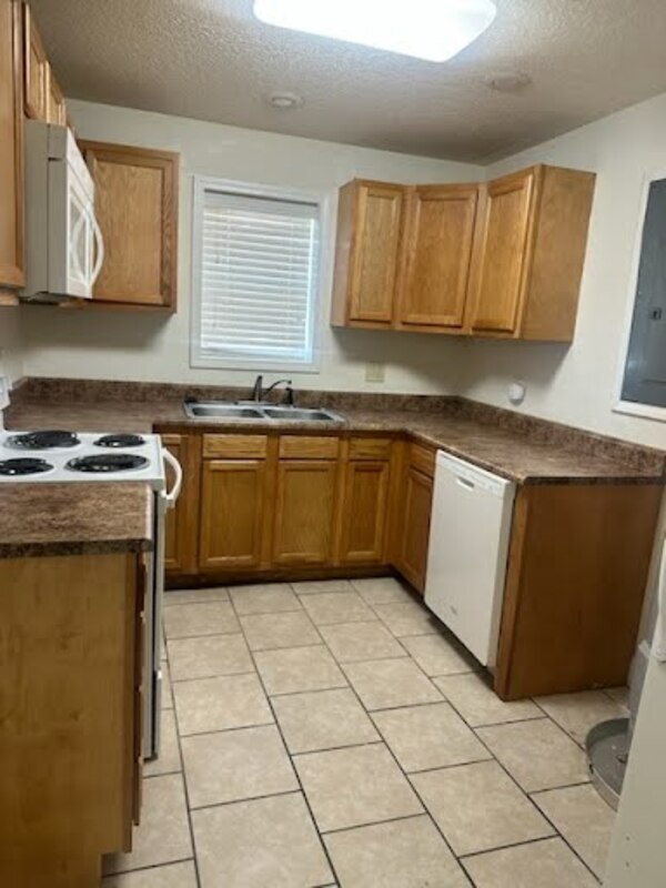 Foto del edificio - 414 W 9th Ave