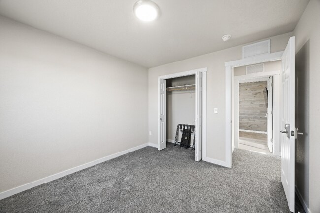 Foto del edificio - 15335 Stovall Ave