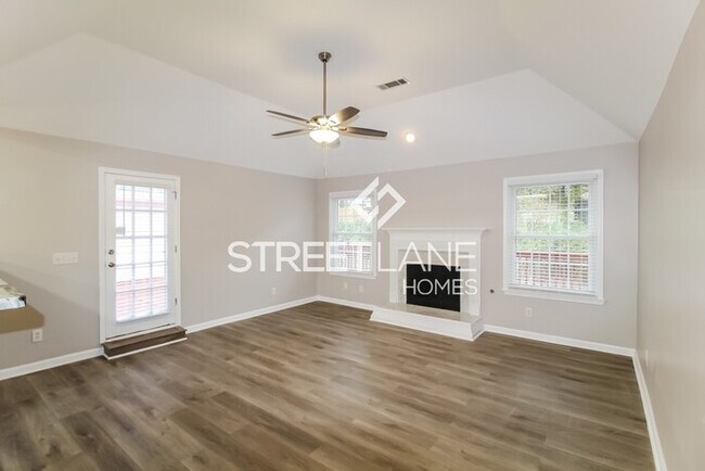 Foto del edificio - NOW OFFERING THE FIRST FULL MONTH FREE!
