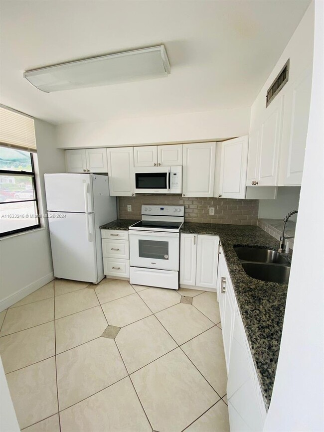 Building Photo - 3500 Whitehall Dr