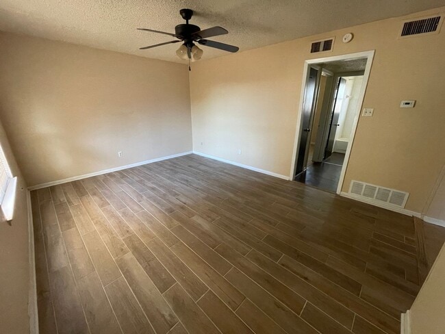 Building Photo - 425 W Avenue C