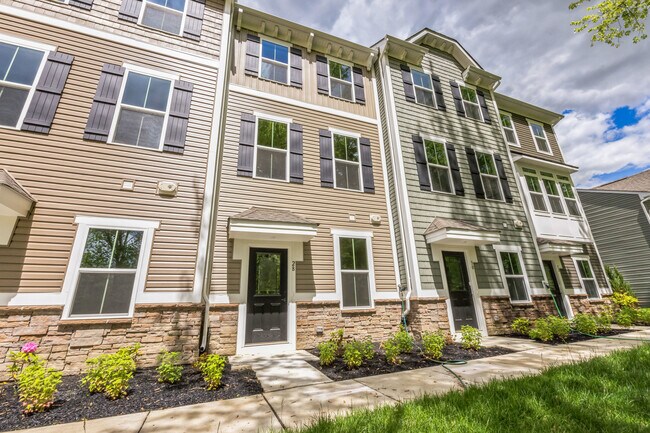 Building Photo - 28 Sidney Ln