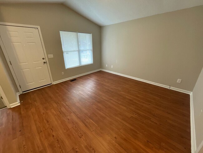 Foto del edificio - Now Available! Cute 4 Bed, 2 Bath Bungalow in Glenwood! Great Central GSO location