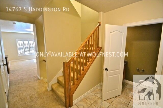 Building Photo - No Deposit Option! Elegant 3 Bedroom South...