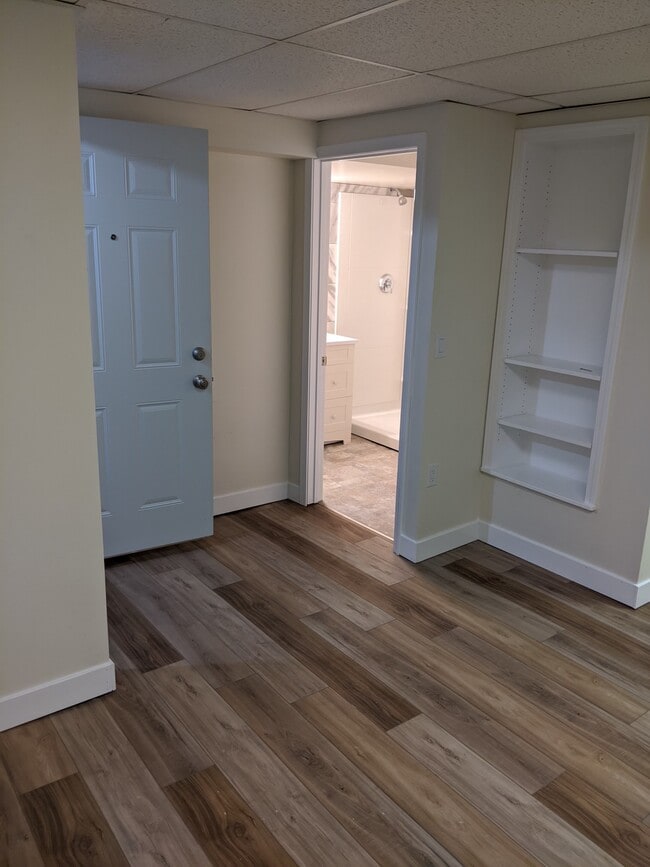 Foto del edificio - 6120 Strathmore Ln