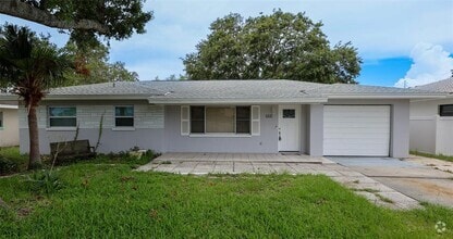 Building Photo - 686 Manor Dr W