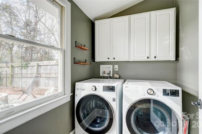 Building Photo - 2304 Laburnum Ave