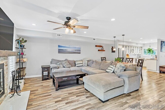 Building Photo - 3204 Loma Riviera Dr