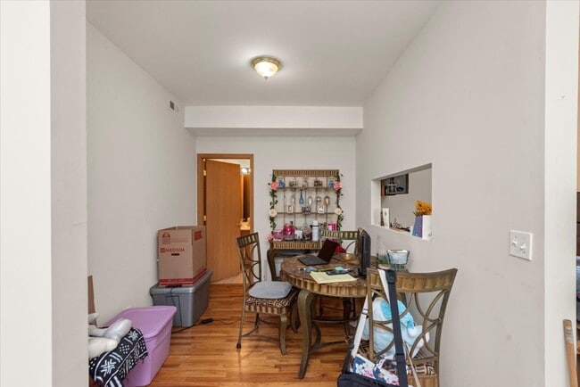 Foto del edificio - 2307 E 70th Pl