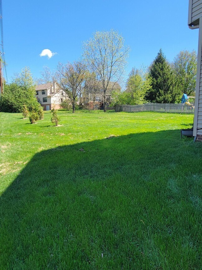 Foto del edificio - 421 Forest Hill Dr