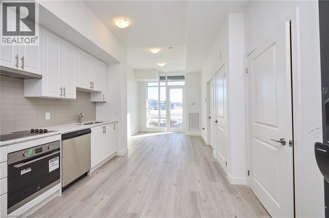 Building Photo - 461 Green Rd