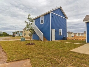 Building Photo - 335 Rachel St