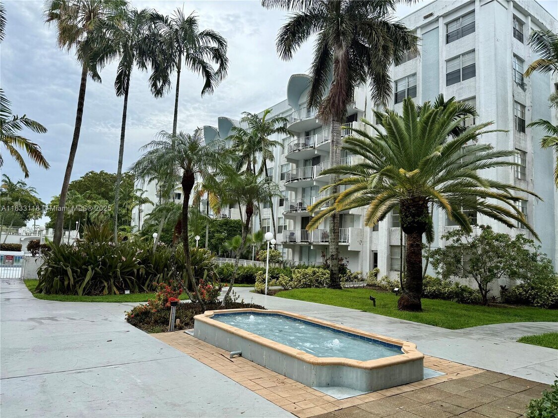 Foto principal - 492 NW 165th St