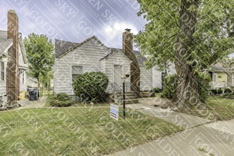 Building Photo - 206 W 13th St