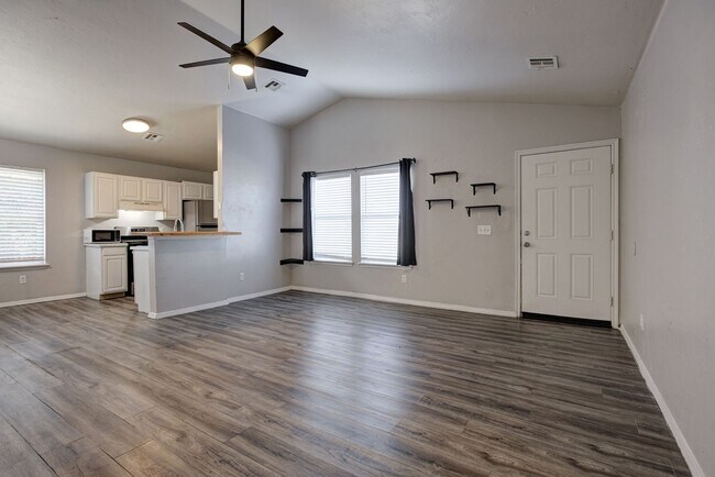 Foto del edificio - Cute 3BD/2BTH Duplex in Central East Norman!