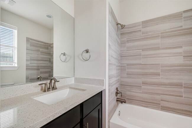 Foto del edificio - 1202 Cedarpost Tree Springs Pl