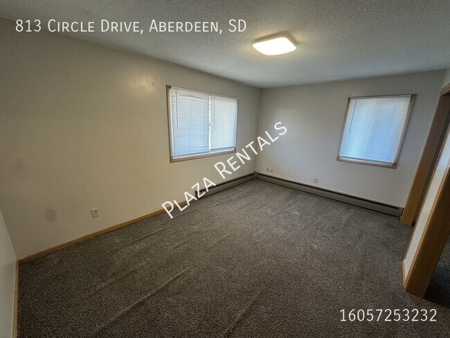 Foto del edificio - 905 N Main St