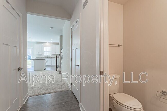 Foto del edificio - 121 Roseridge Dr