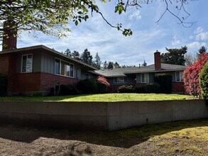 Building Photo - 3414 SE Cora Dr
