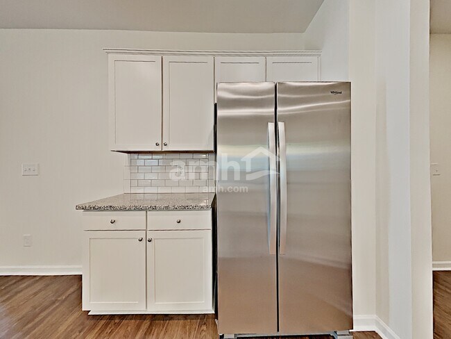 Building Photo - 505 Camp dr