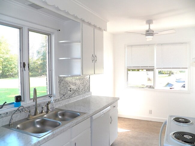 Building Photo - 2628 Ridgeway Ave