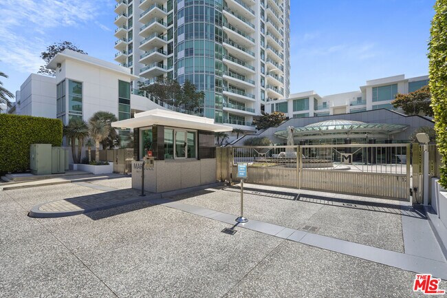 Foto del edificio - 3141 Michelson Dr