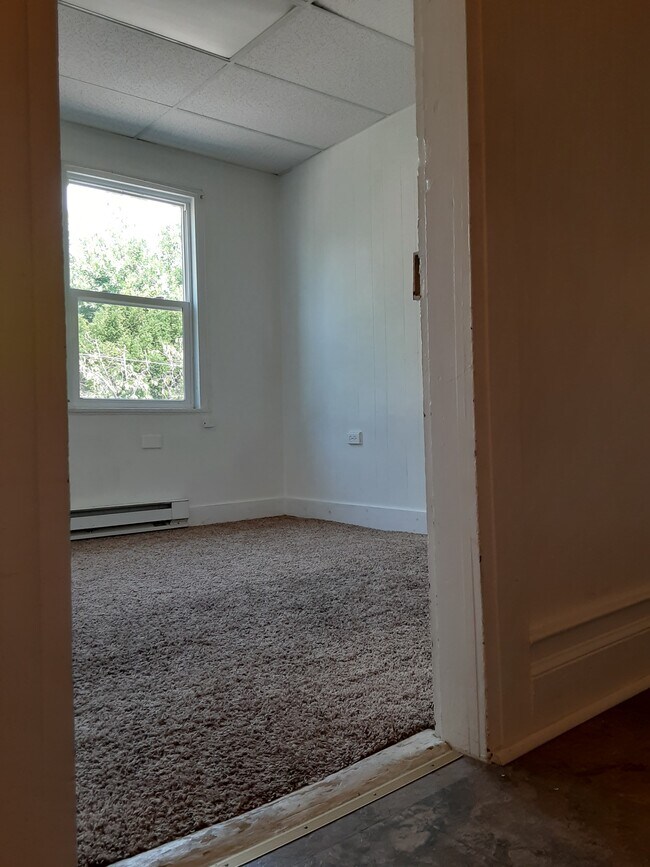 bedroom - 403 Center St
