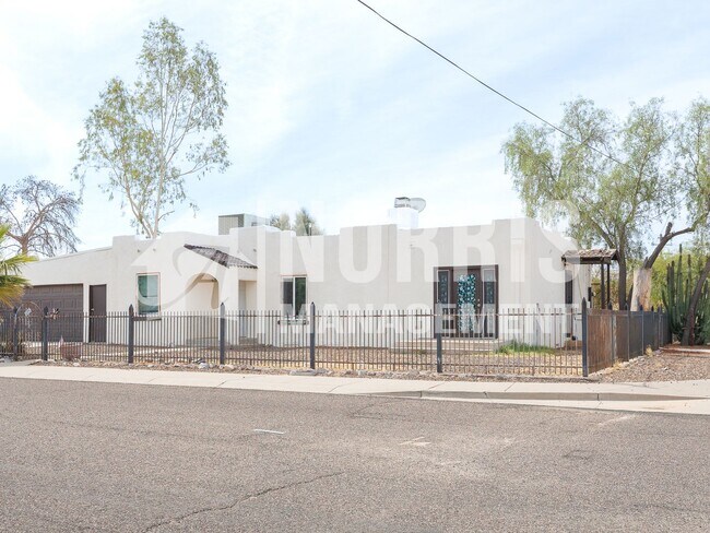 Foto del edificio - 225 E Aguilar St