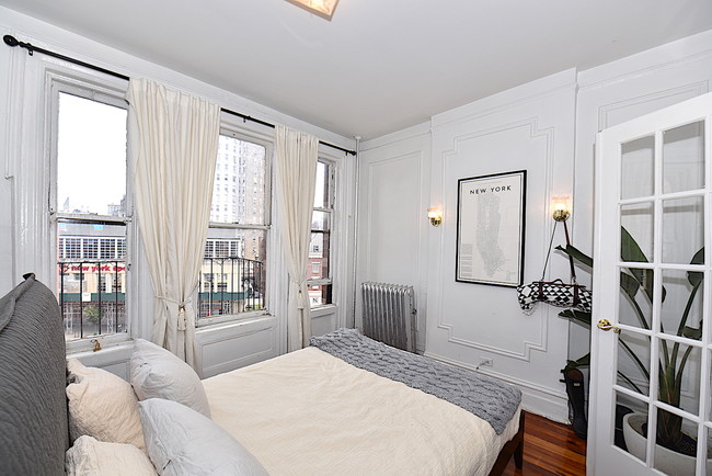 Foto del edificio - 228 W 4th St