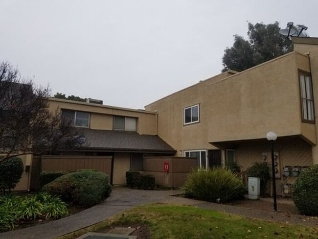 Building Photo - 325 Standiford Ave