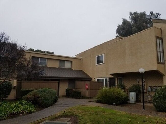 Foto del edificio - 325 Standiford Ave