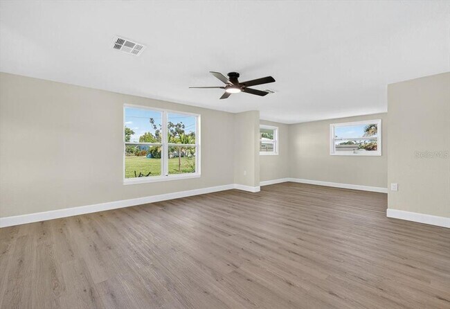 Foto del edificio - 420 Palm Creek Dr