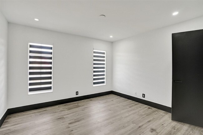 Building Photo - 1705 SW 100th Ave