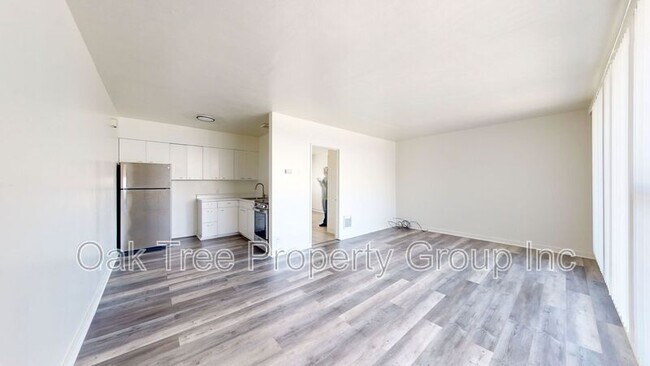 Building Photo - 444 28th St