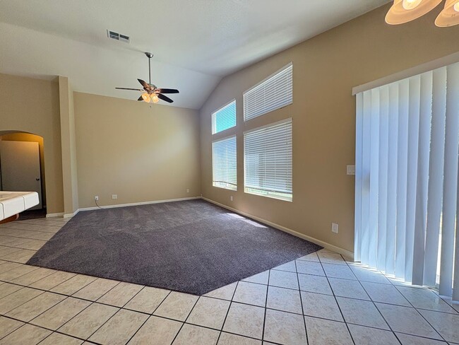 Building Photo - Three Bedroom Galt Home!