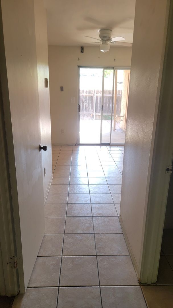 Building Photo - 2 Bed 1.5 Bath