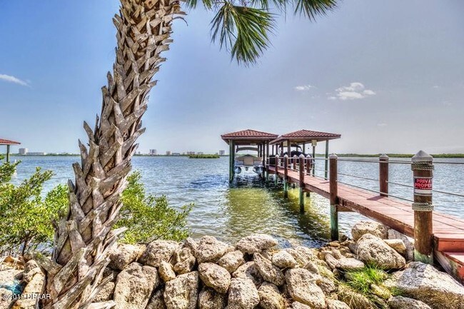 Foto del edificio - 5090 Riverside Dr