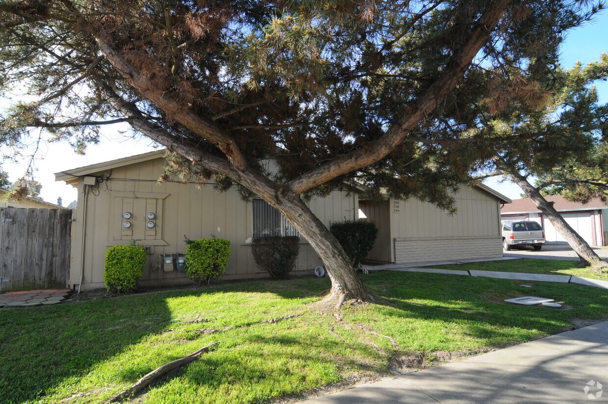 Foto del edificio - 3140 Wentworth Dr