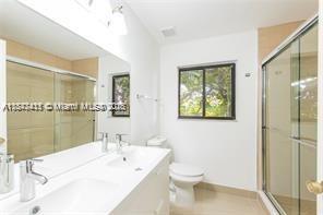Foto del edificio - 679 Racquet Club Rd
