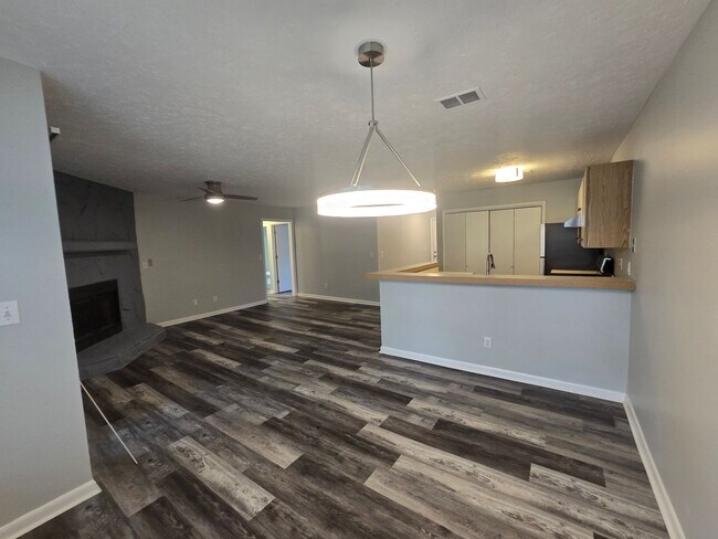 Foto del edificio - 6809 Willowbrook Dr