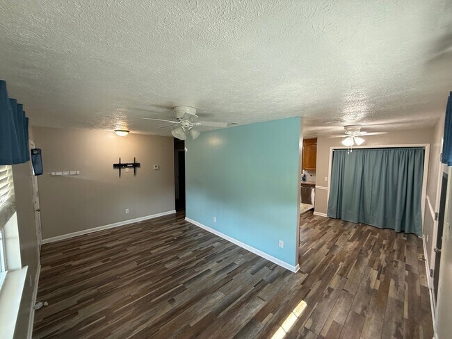 Foto del edificio - 10804 Hale Ave