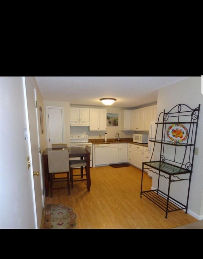Building Photo - 1611 White Cedar Blvd