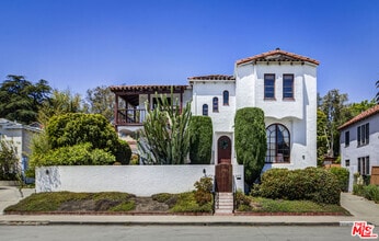 Building Photo - 2433 W Silver Lake Dr