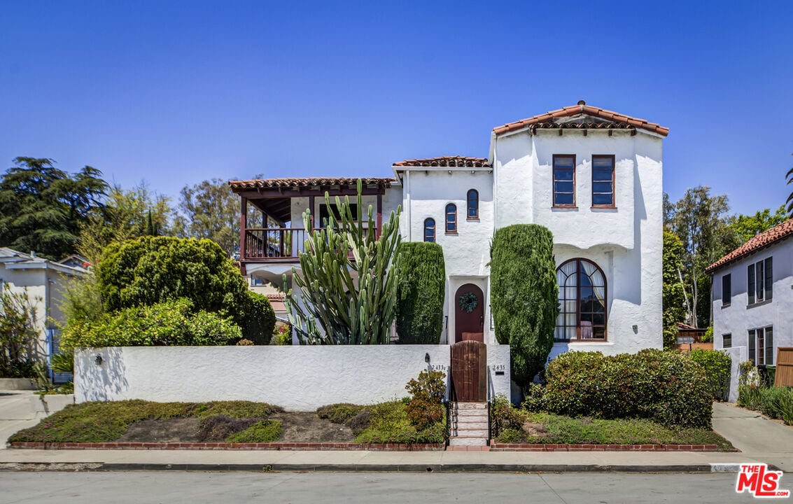 Primary Photo - 2433 W Silver Lake Dr