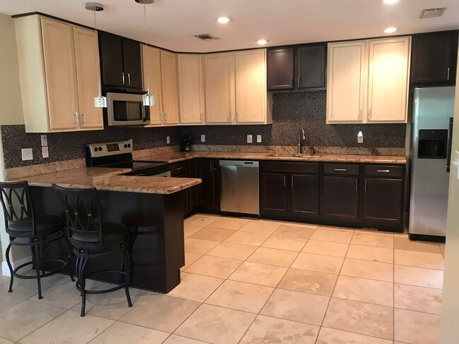 Building Photo - 250 Lamesa Dr