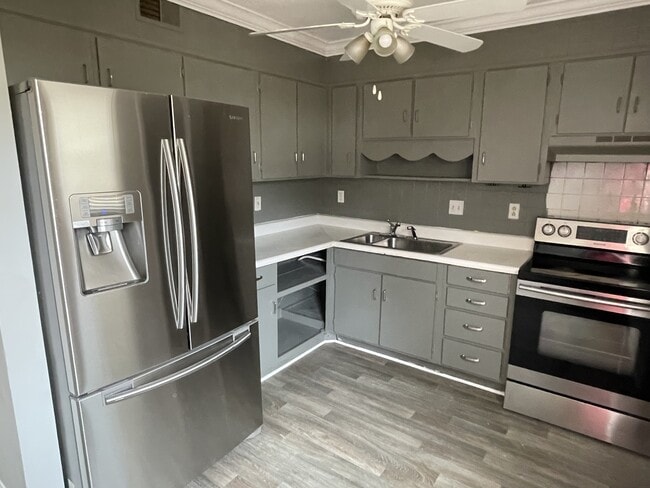 Foto del edificio - 7906 Oak Meadow Ct