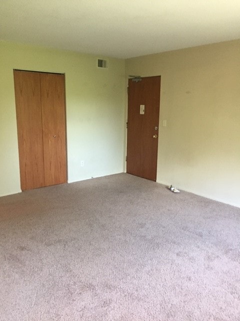 Living Room - 5747 Glenwood Ave