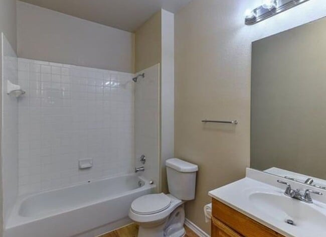 2nd Bathroom - 3115 Alta Mesa Dr