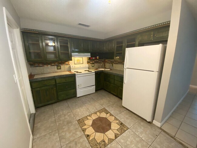 Building Photo - 2 Bedroom 1 Bath Duplex in Winter Park for...
