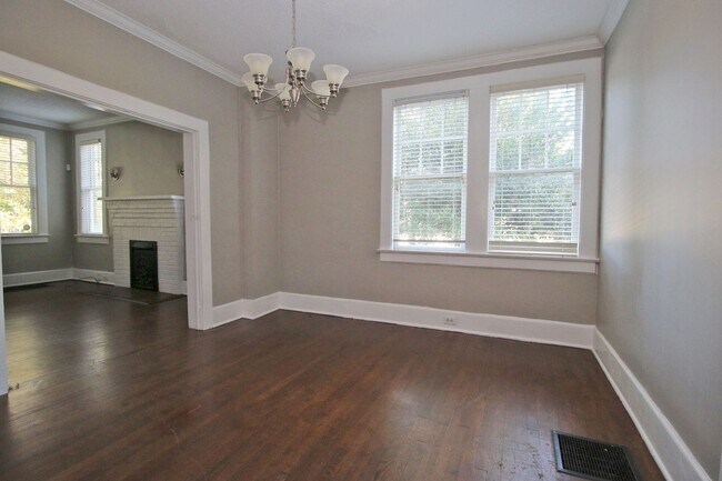 Foto del edificio - Pre-leasing for 2026-2027 Charming 3 Bed /...